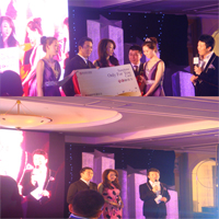 溫兆倫蕭薔出席陽光醫(yī)院活動(dòng)